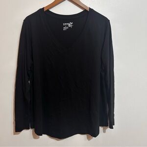 Terra & Sky Classic Black V-Neck Top